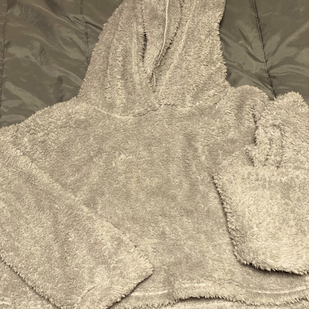 Cropped fuzzy hoodie